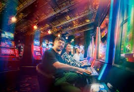 Live Sakong dealer table with three-card layout and camera feed